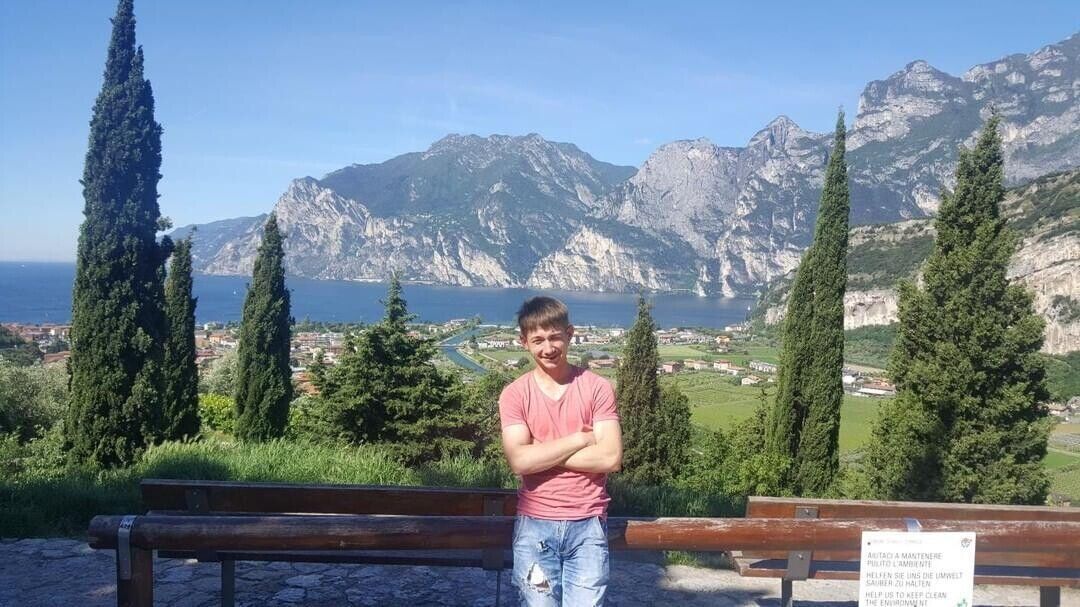  20824099  Igor, 27 ,     