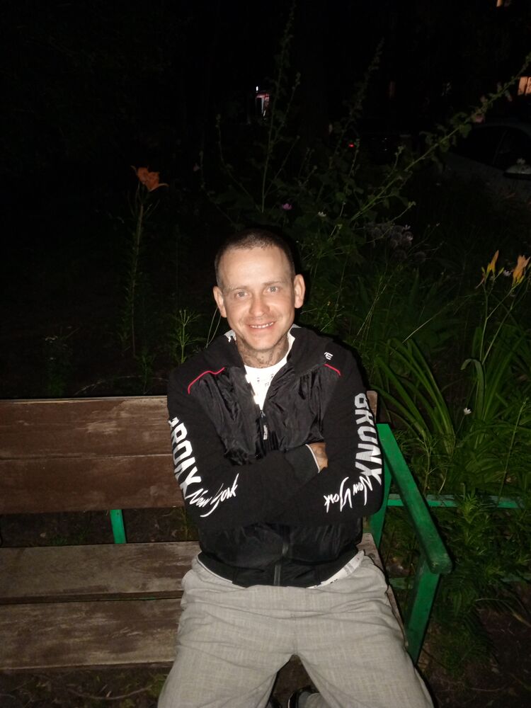  37284639  Pavel, 38 ,    