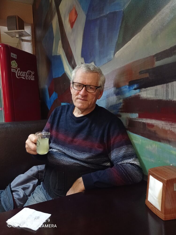  29042479  Yuriy, 73 ,    