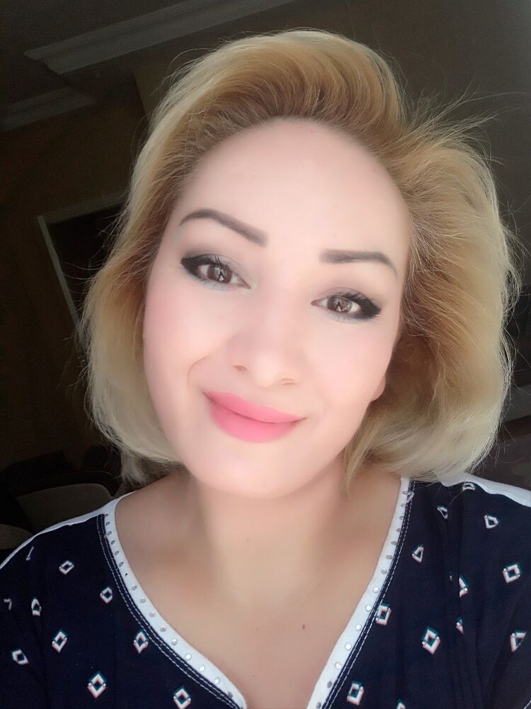  ,   Lola, 46 ,  