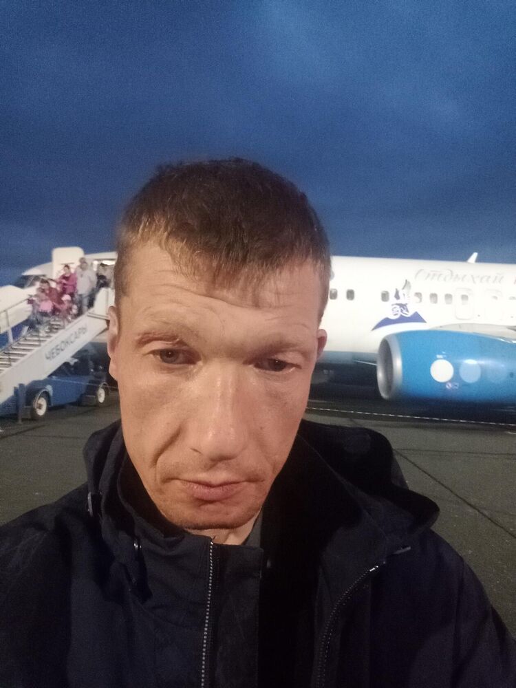  41126309  Vladimir, 44 ,    