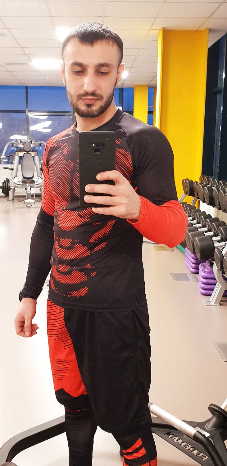  32588089  Roman, 34 ,    