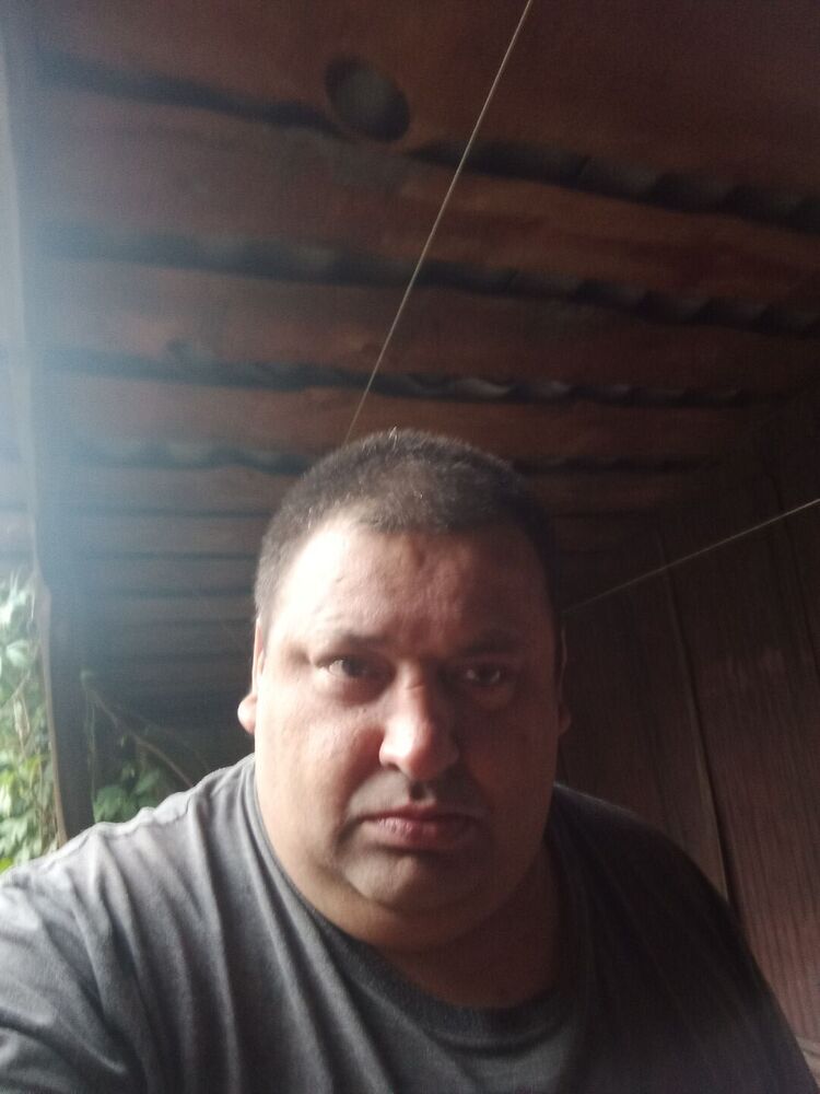  43749159  Roman, 44 ,    