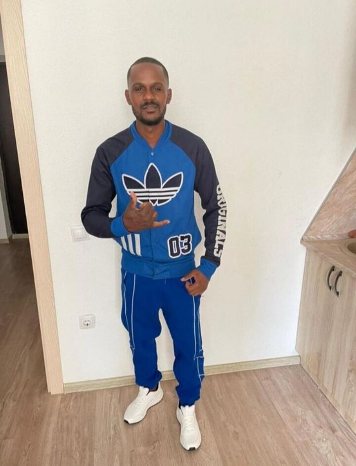  ,   Jonh, 33 ,   ,   