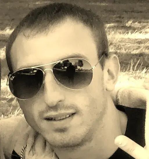  49992649  Andrei, 33 ,    