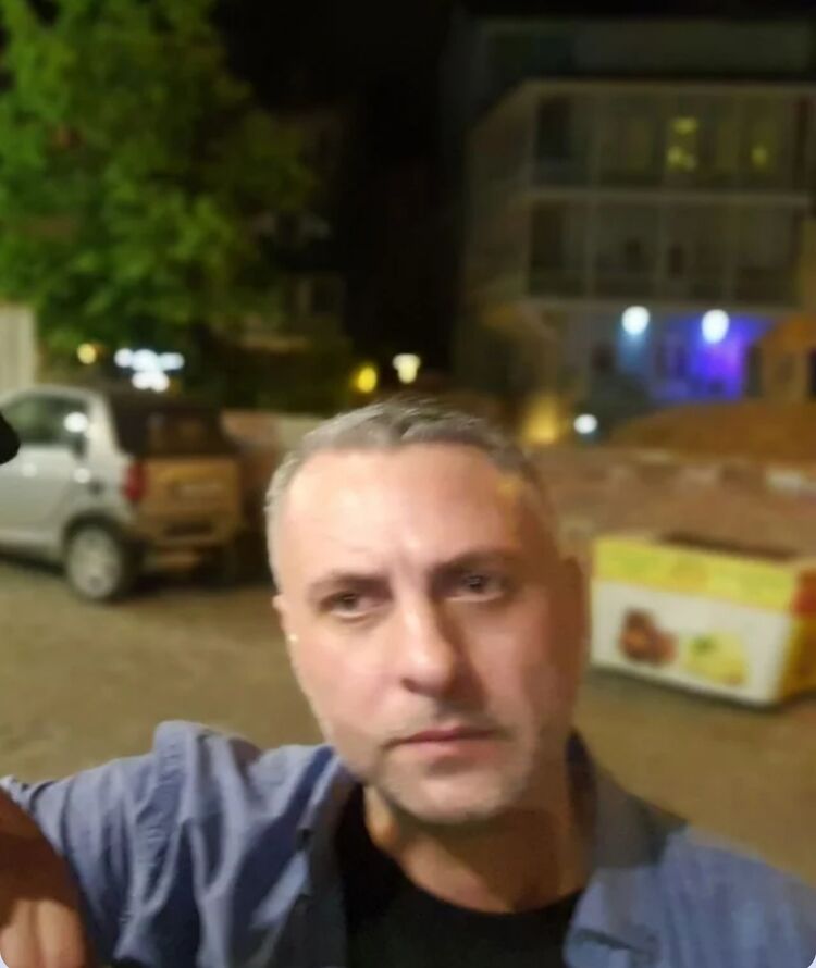  42757189  Zviad, 48 ,    
