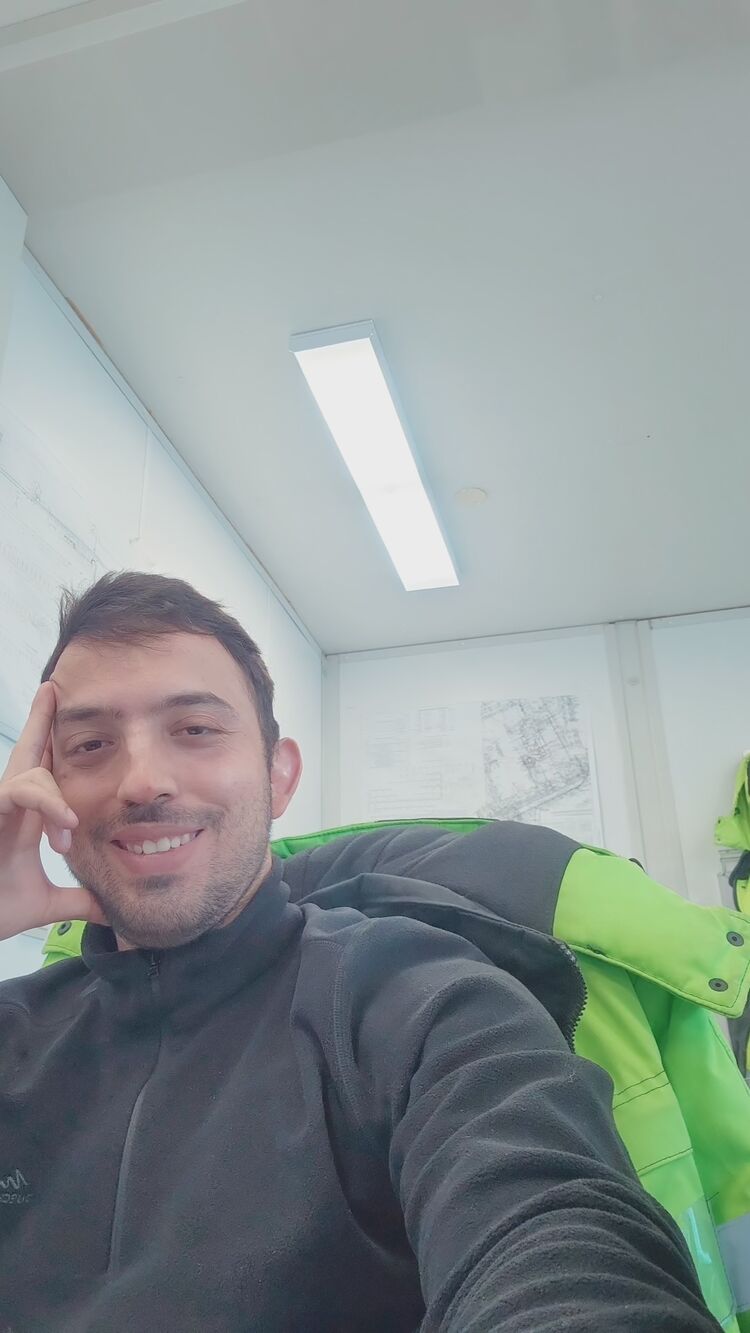  44021739  Deniz, 30 ,    