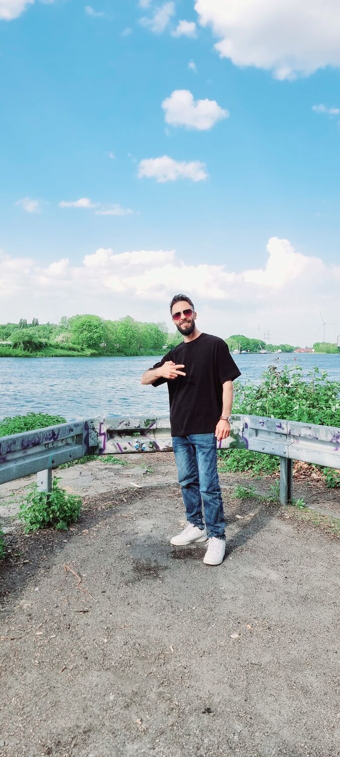  51753189  Mohamad, 35 ,    Herne