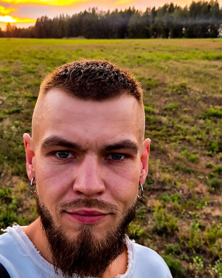  25771219  Andrei, 33 ,    