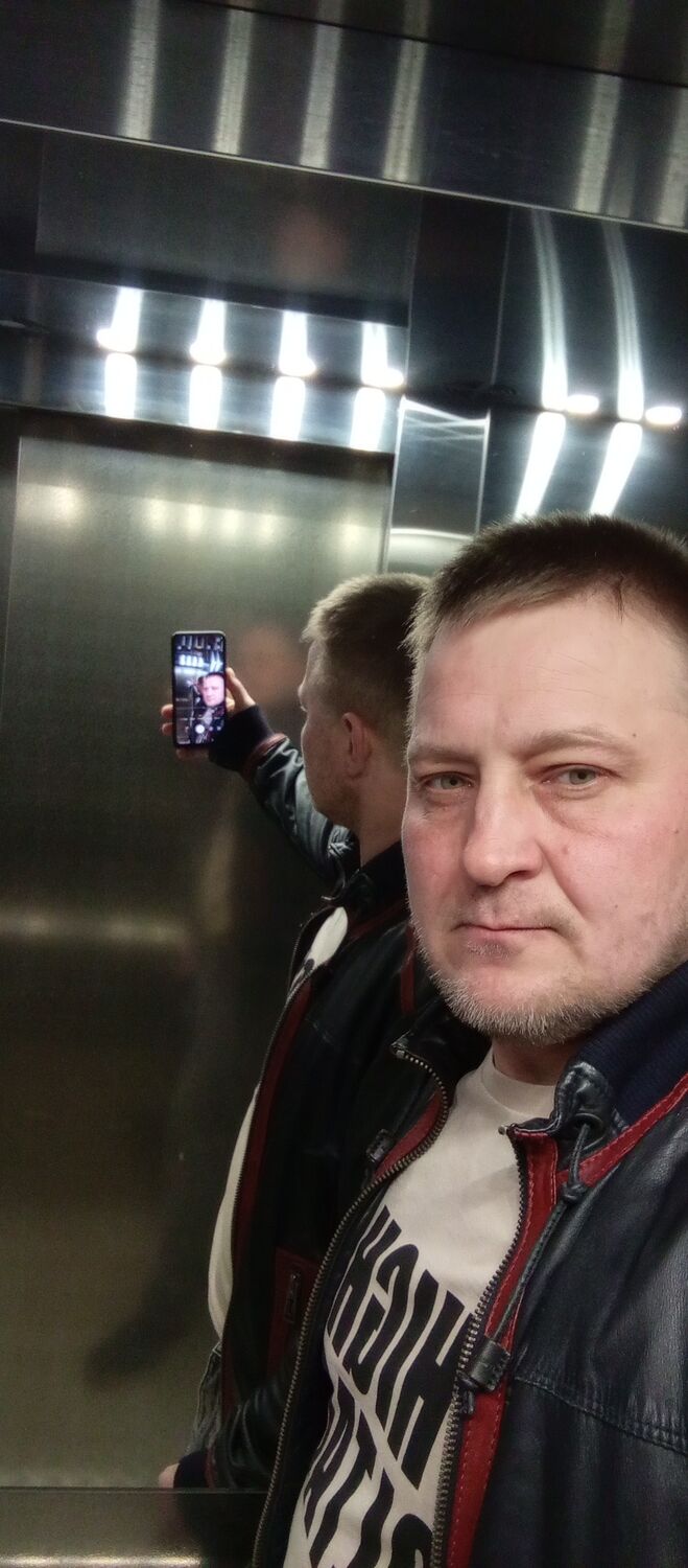  50568719  Denis, 39 ,    