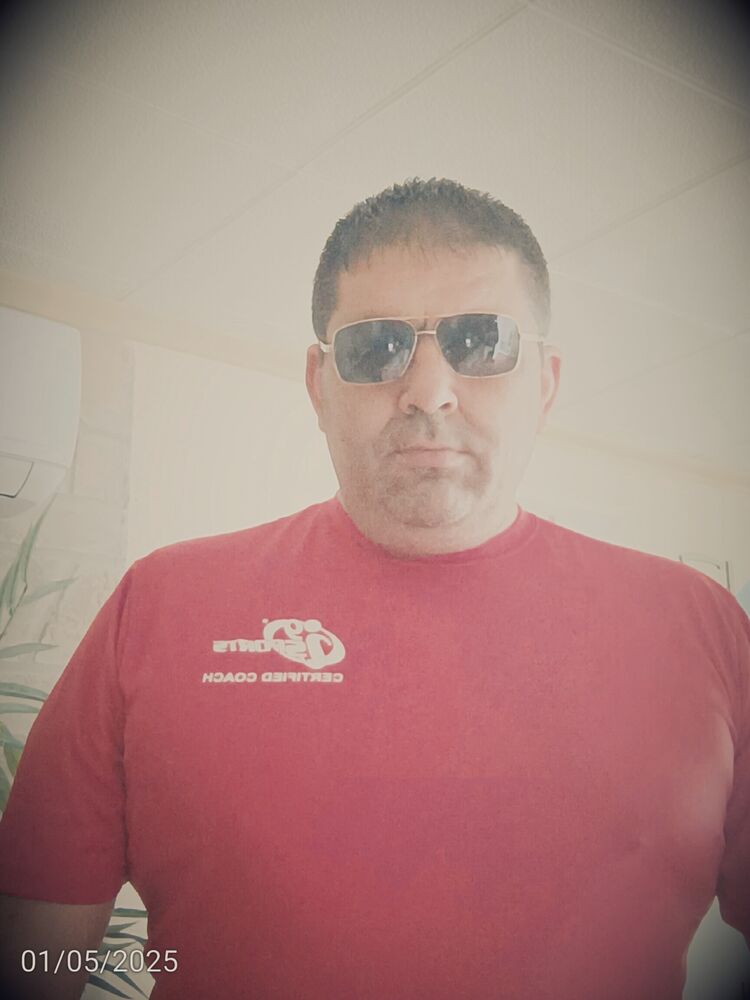  51262499  Dimitar, 47 ,    