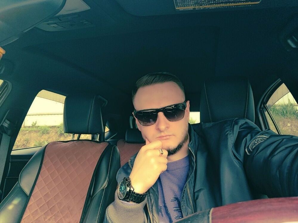  34130389  VIKTOR, 35 ,    