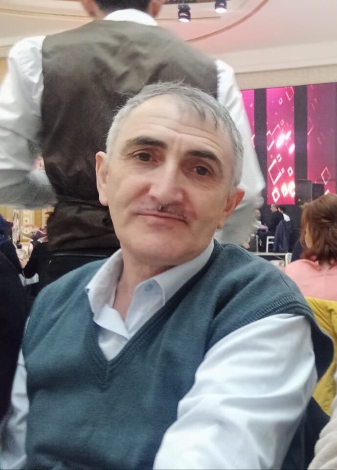  41424219  Aslan, 49 ,    