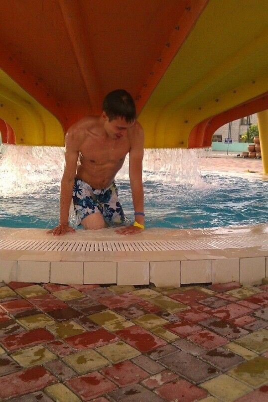  7639089  Artur, 37 ,    
