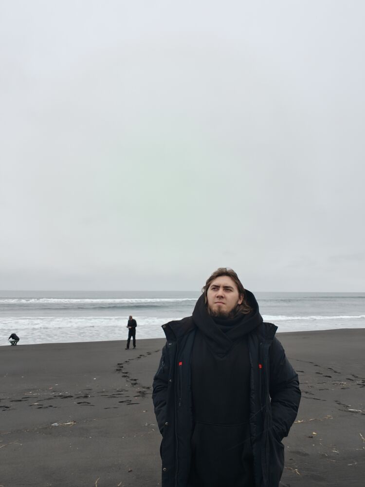  54096419  Fuckers, 27 ,    -