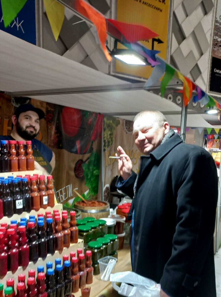  41777179  Vladimir, 48 ,    