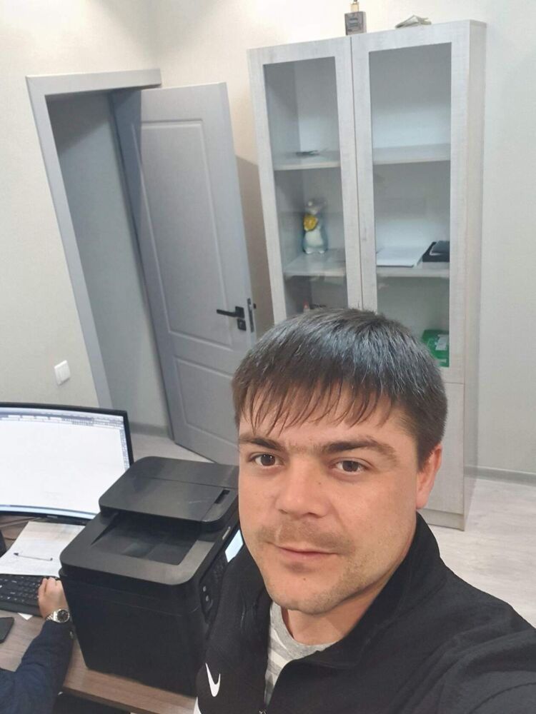  48519149  Igor, 31 ,    