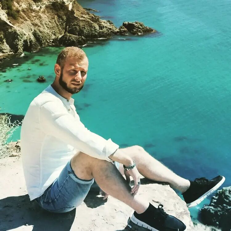  31478589  Roman, 33 ,    