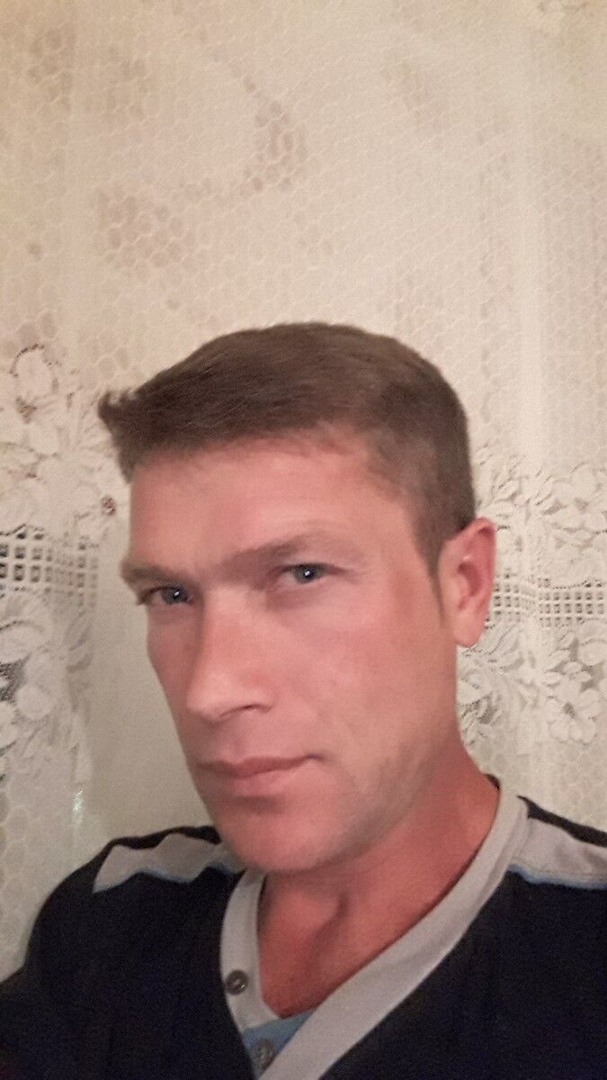  ,   Grei, 46 ,  