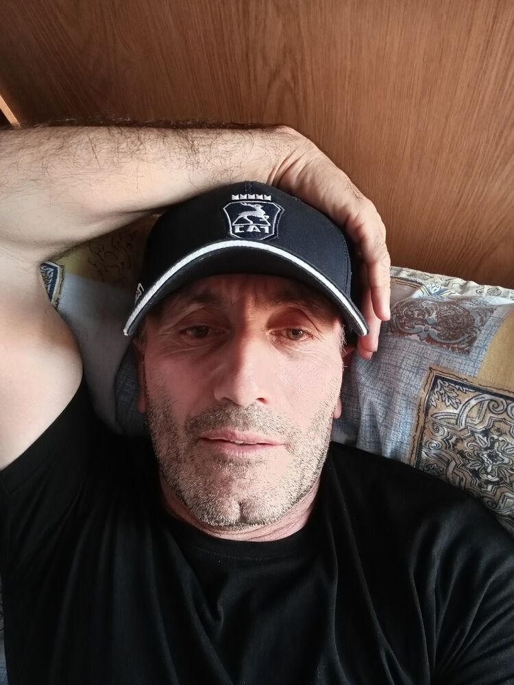  52824179  Baxtibek, 49 ,    