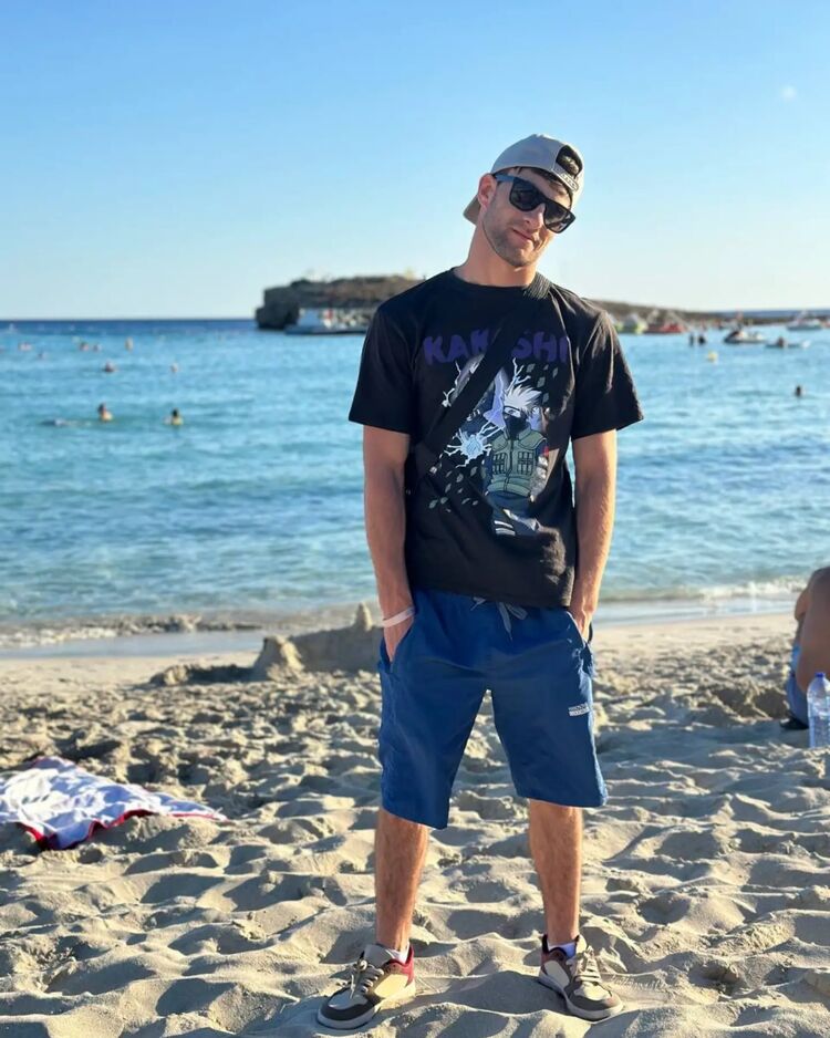  48319989  Aram, 25 ,    