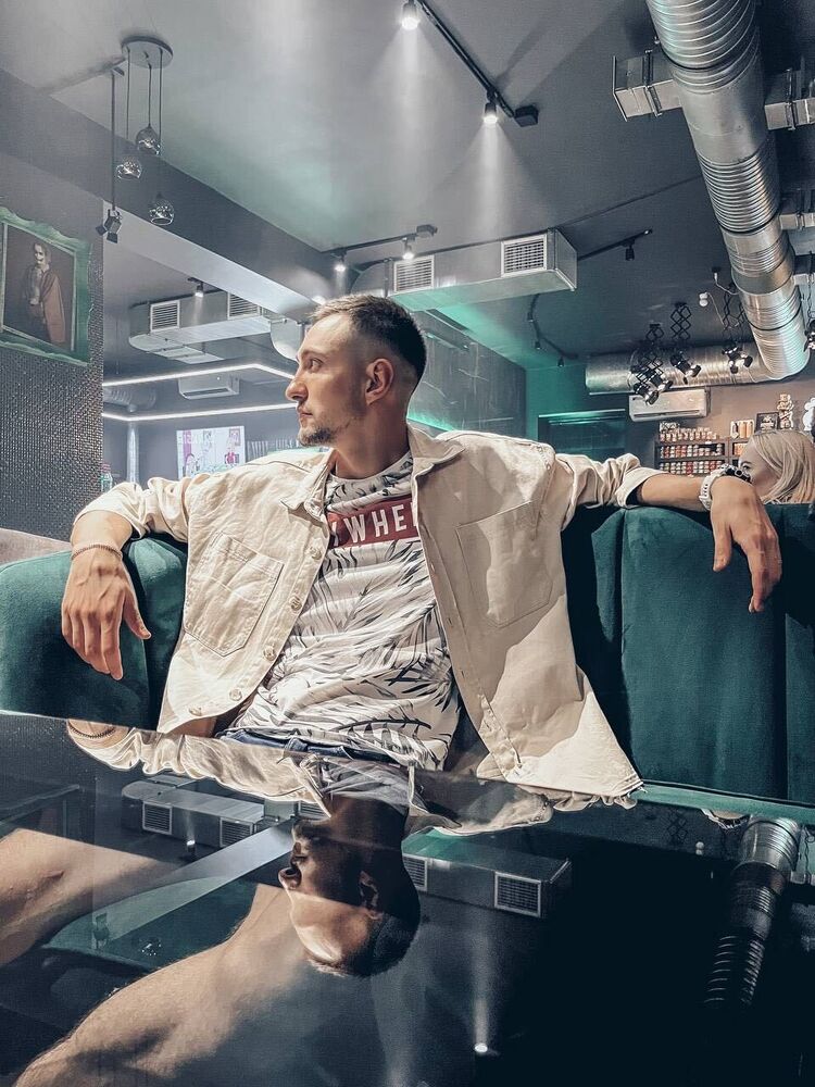  36985039  Petr, 29 ,     