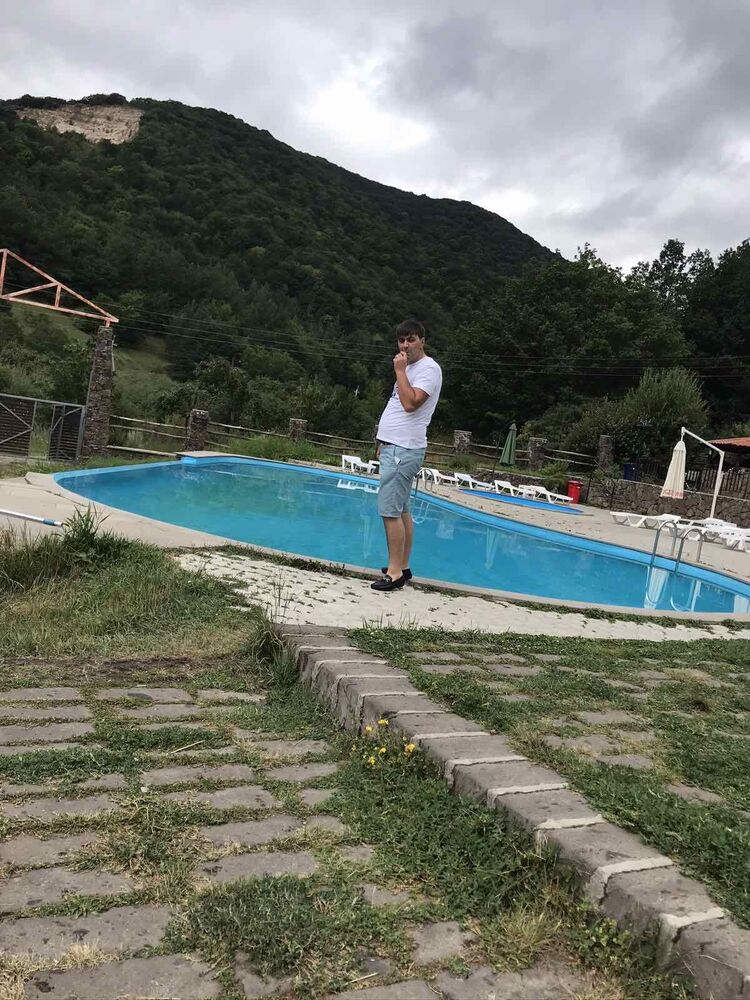  41122789  Arsen, 29 ,    