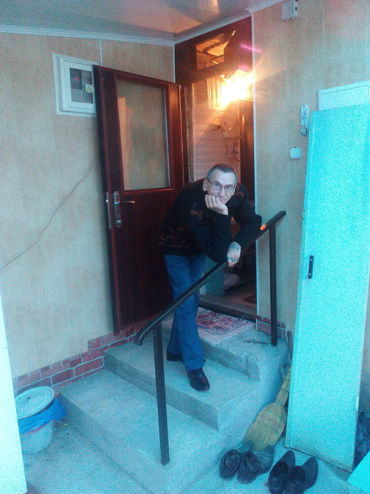  9656869  Valeriy, 64 ,    
