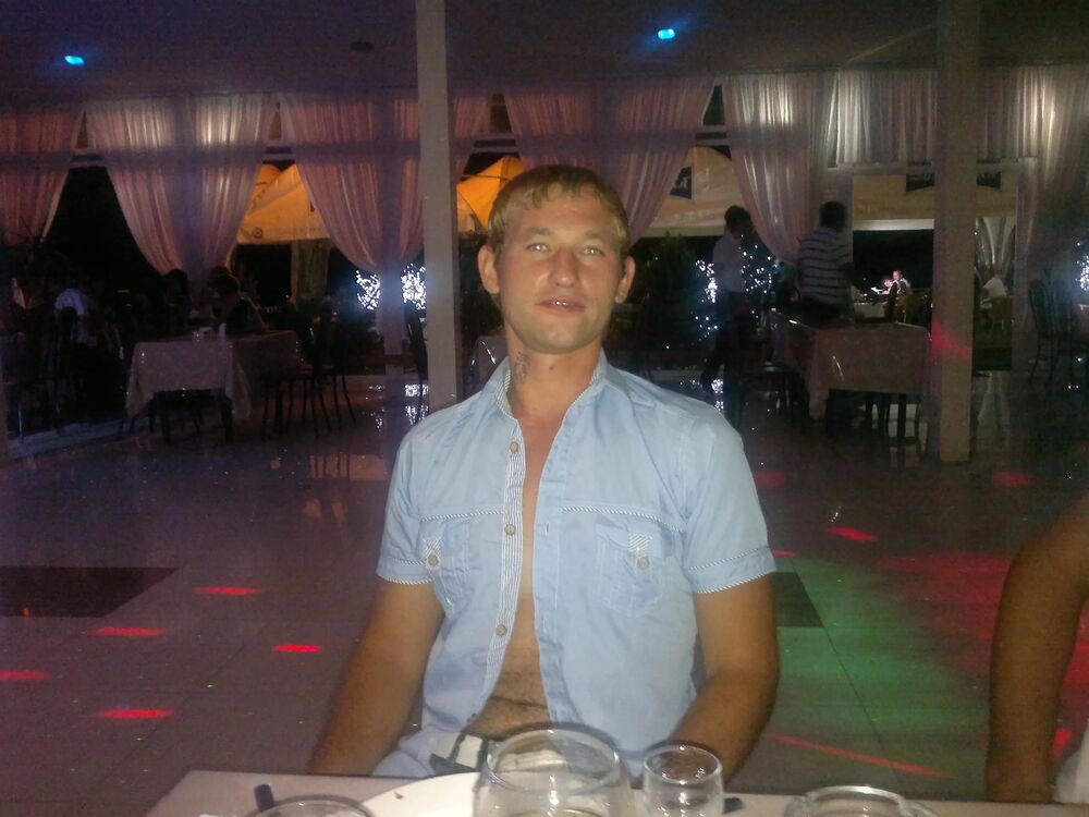  29682359  Viktor, 39 ,    