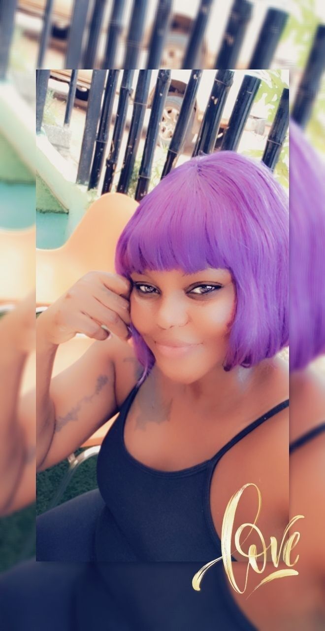  ,   Emilie, 38 ,   ,   