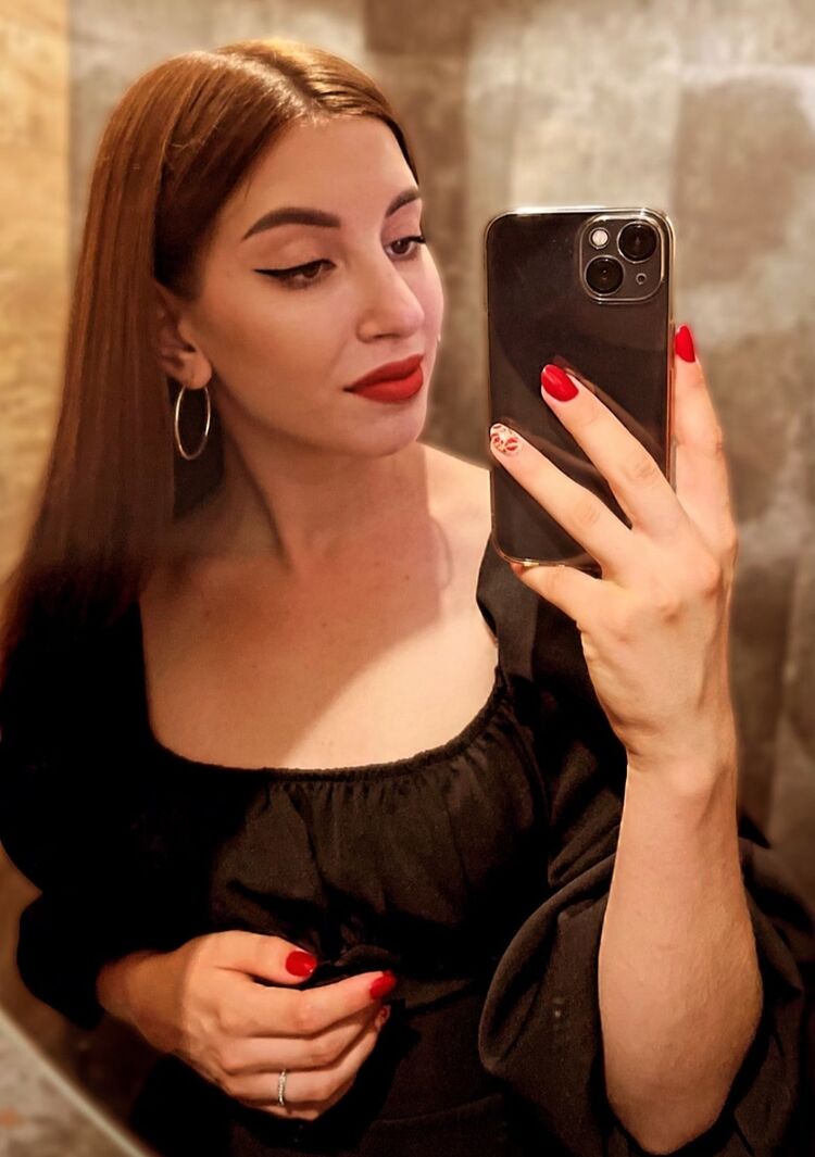 44697909  Mihaela, 26 ,    