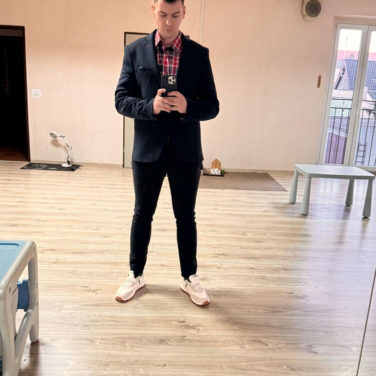  ,   Yevhen, 34 ,   c , 