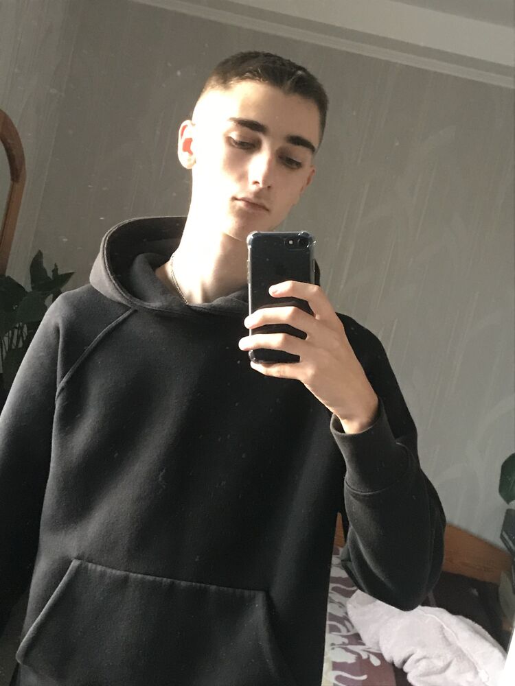 30882559  Dan, 21 ,    
