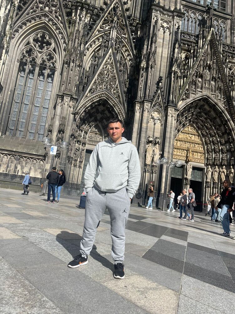  45809129  Misha, 23 ,    Praha