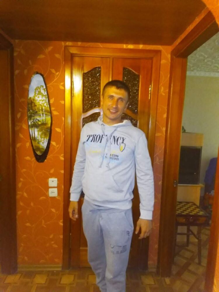  ,   Ruslan, 40 ,   ,   