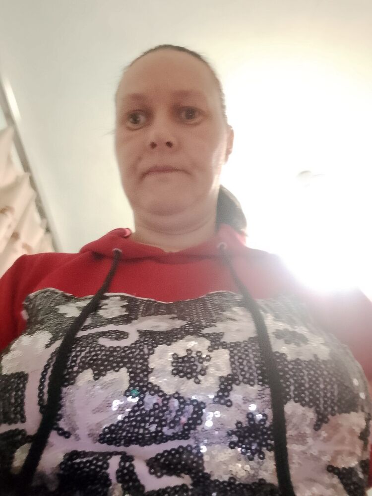  48352659  Anna, 47 ,    
