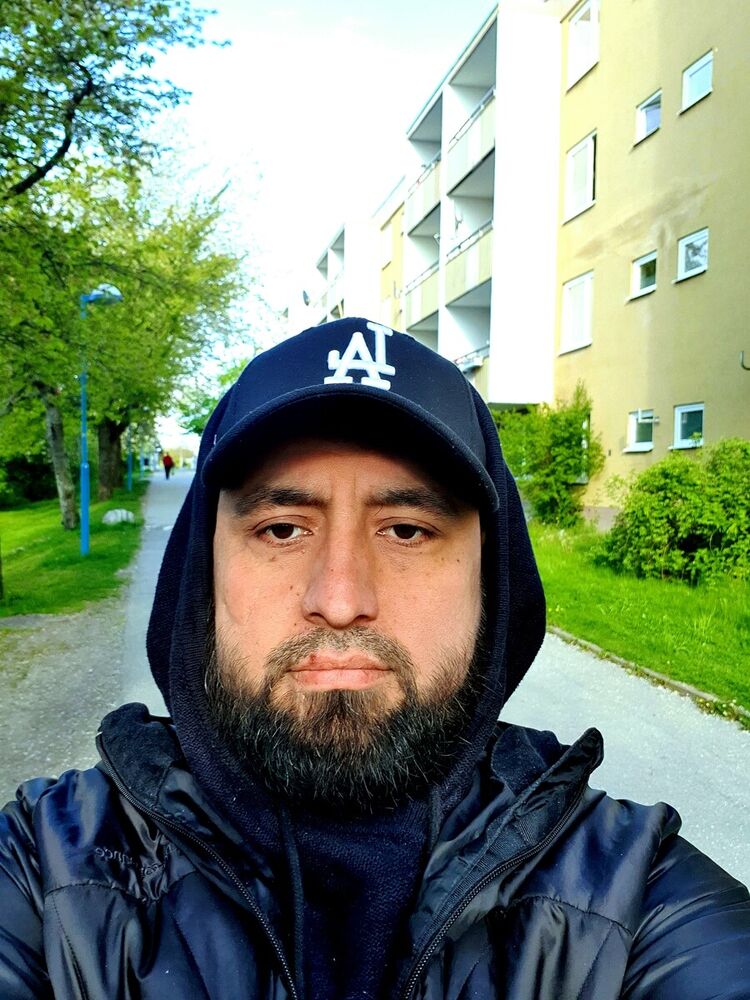  20034509  Akrom, 42 ,    Solna