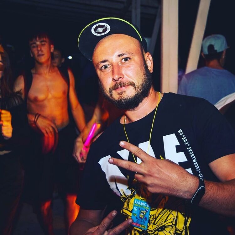  27087669  Vladimir, 34 ,    