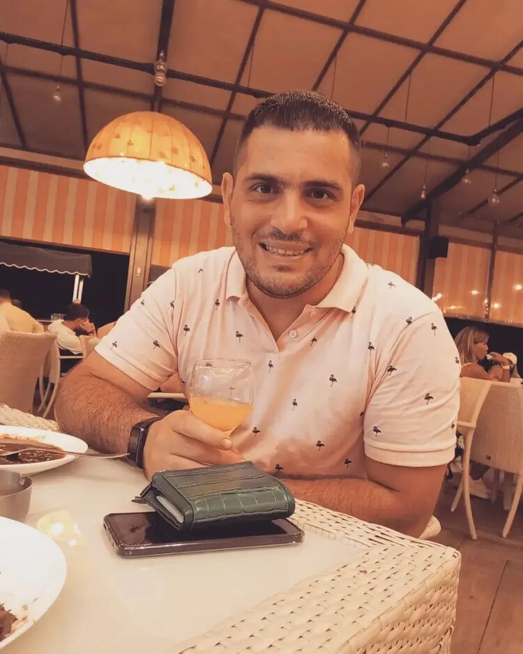  37281539  Amiran, 41 ,    