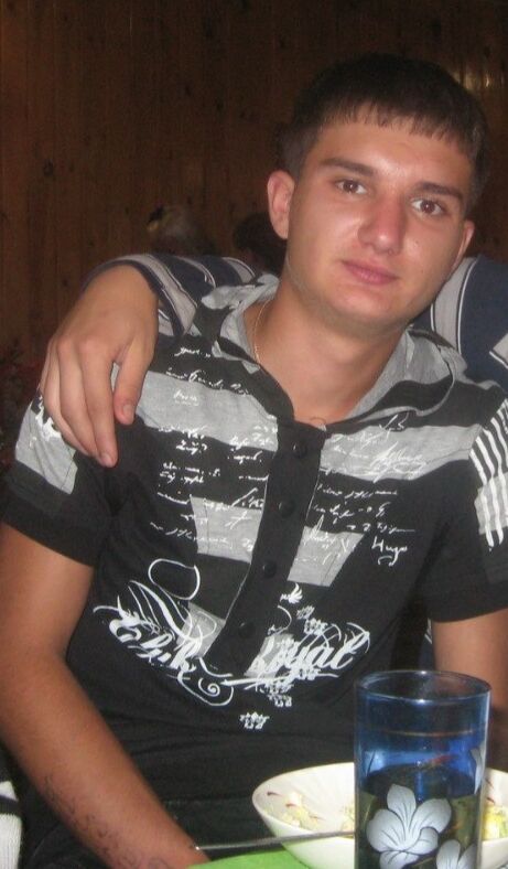  54256169  Artur, 32 ,    