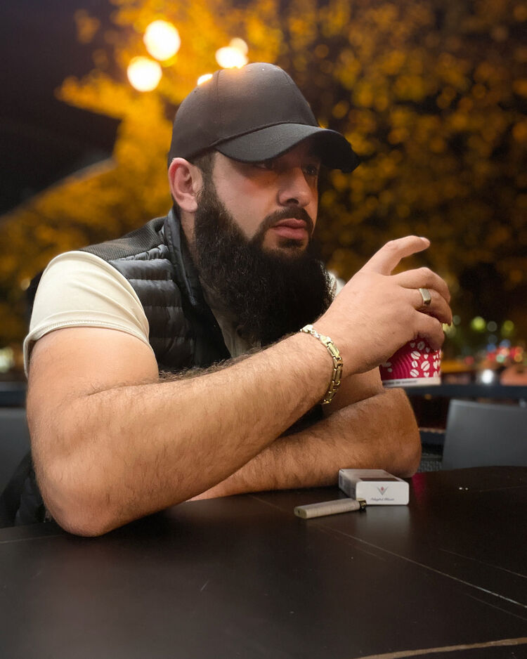  40808429  Armen, 31 ,    