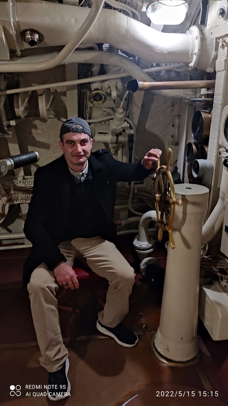  26921949  David, 48 ,    