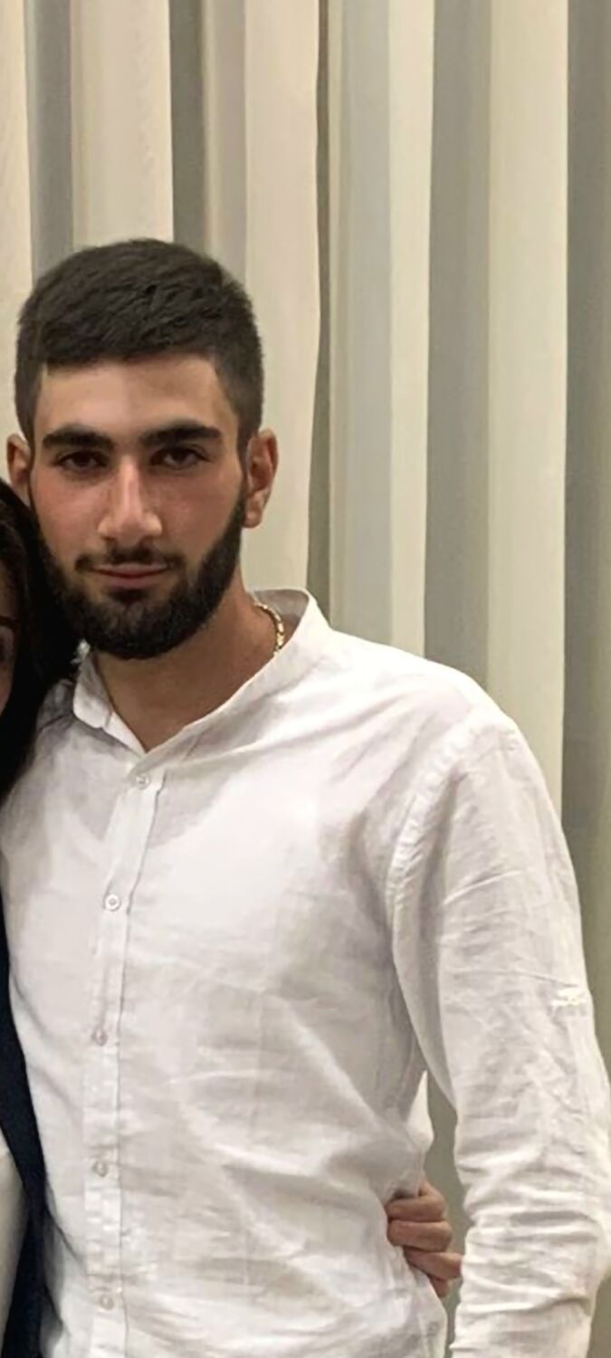  ,   Artur, 23 ,   ,   