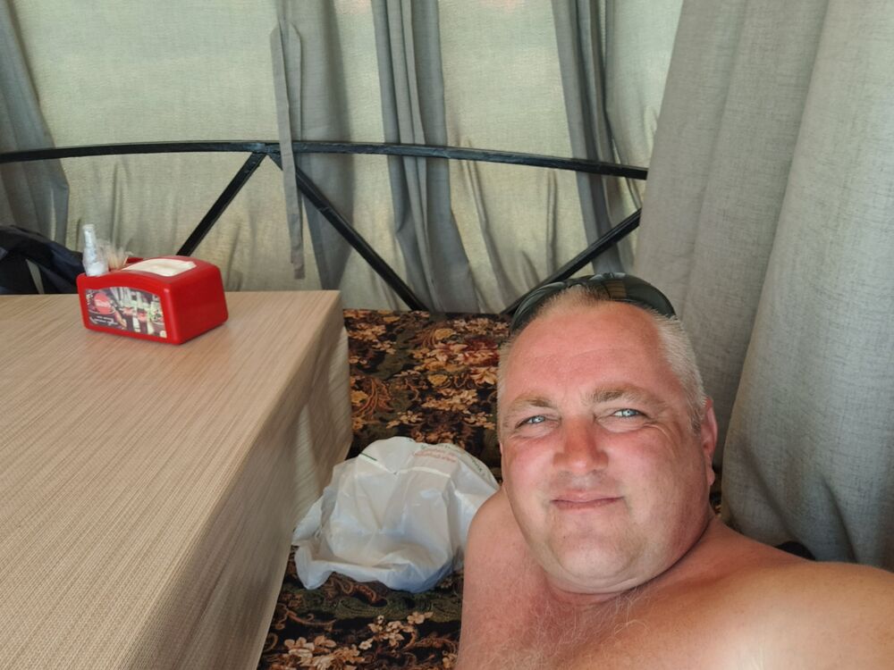  27679889  Alexander, 44 ,    