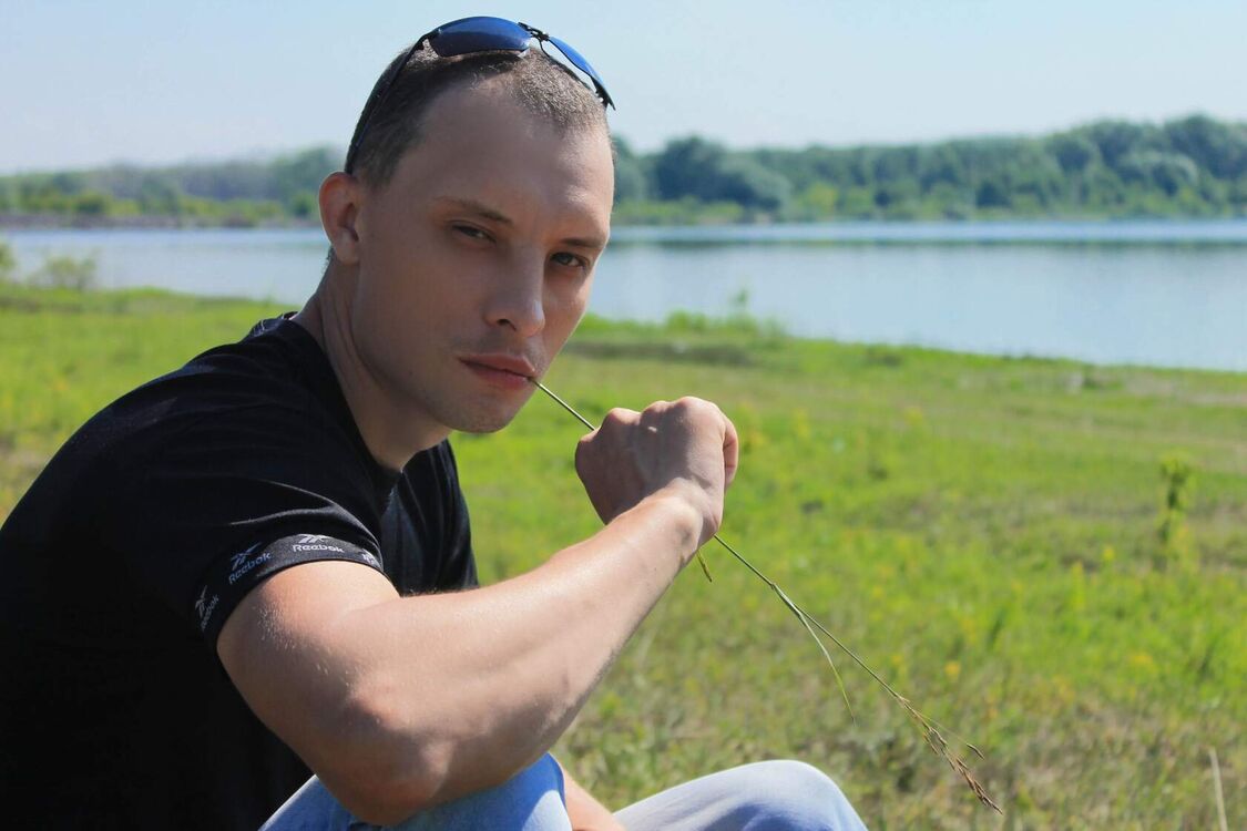  52995359  Eduard, 34 ,    