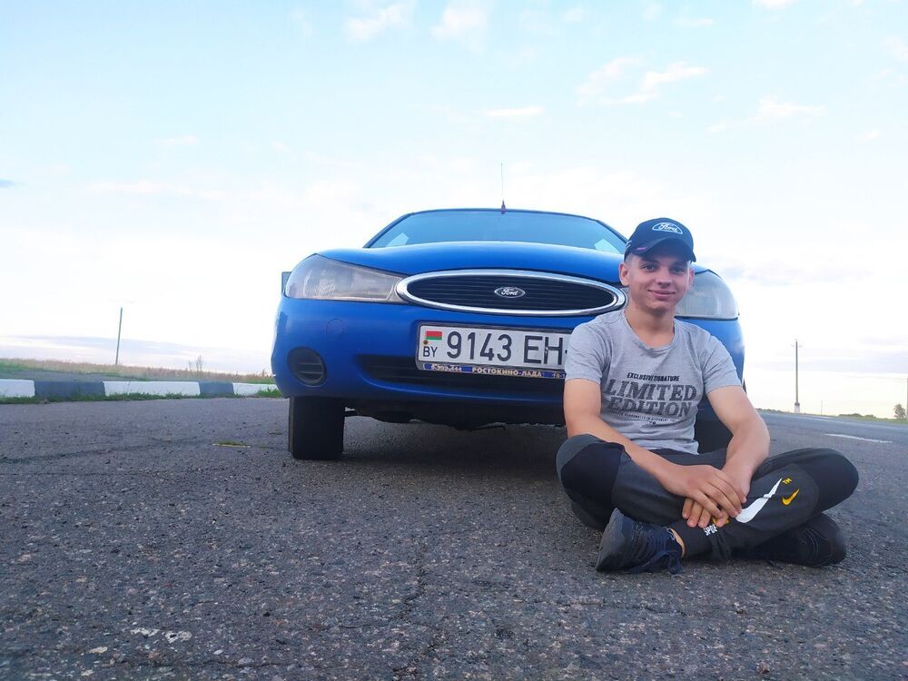  28732149  Mikhail, 26 ,    