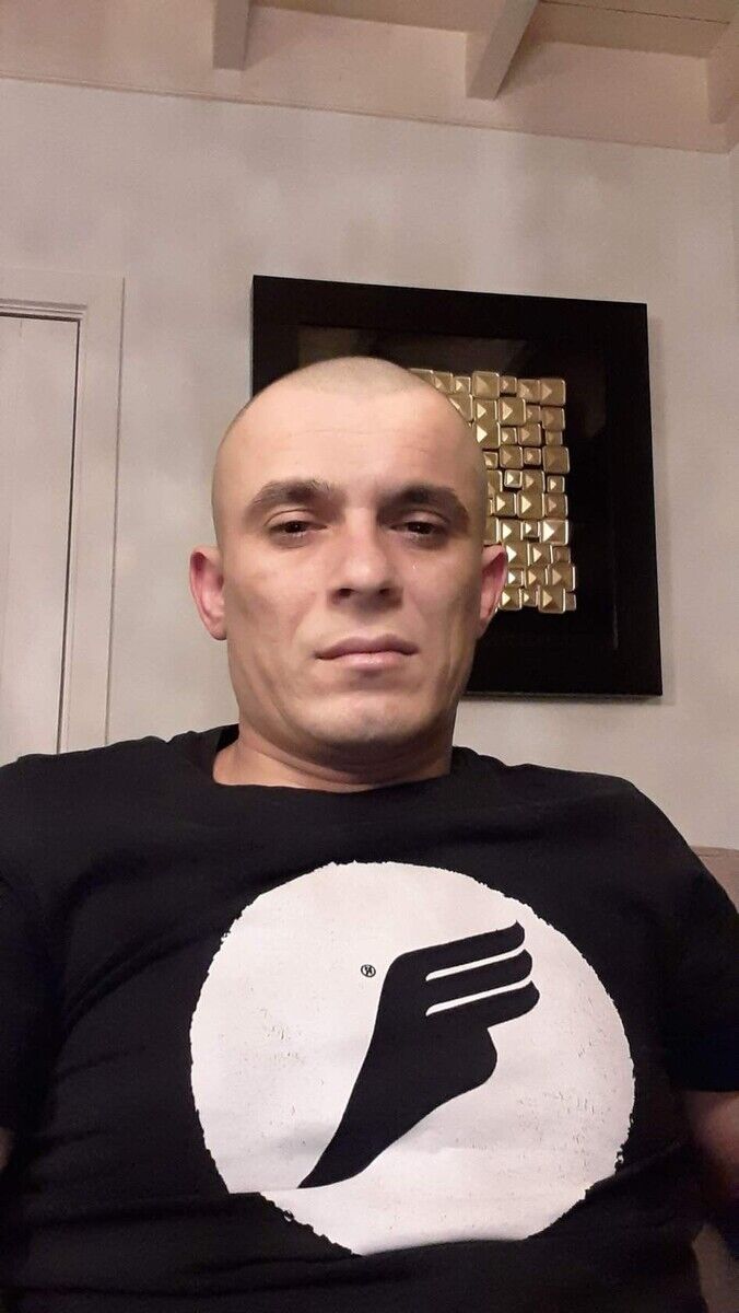  22183379  Oleg, 42 ,    