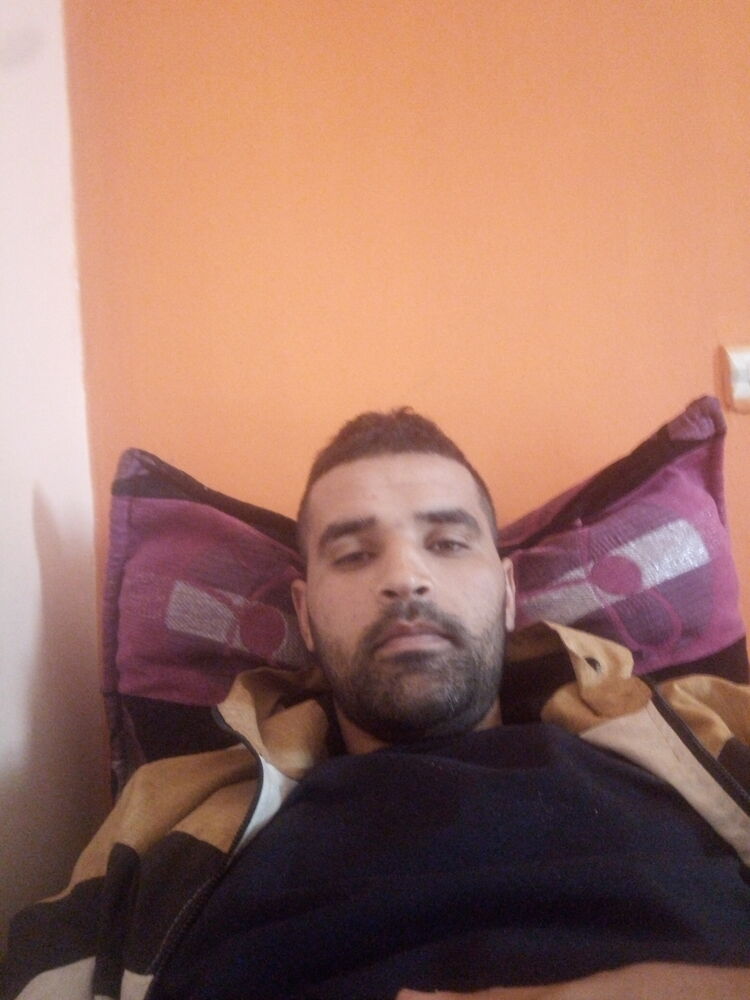  24234609  Hicham, 30 ,    Algiers