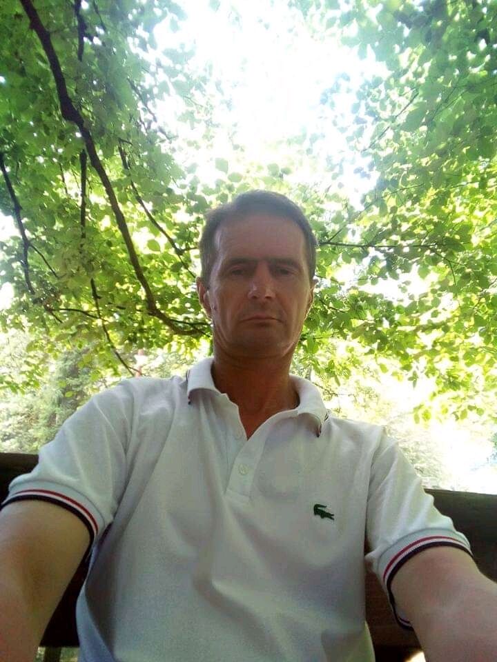  40223909  Predrag, 52 ,    
