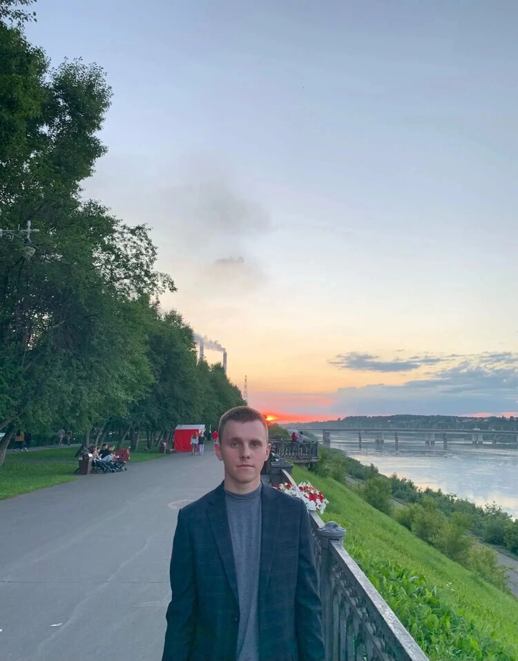  27518689  Eduard, 25 ,    